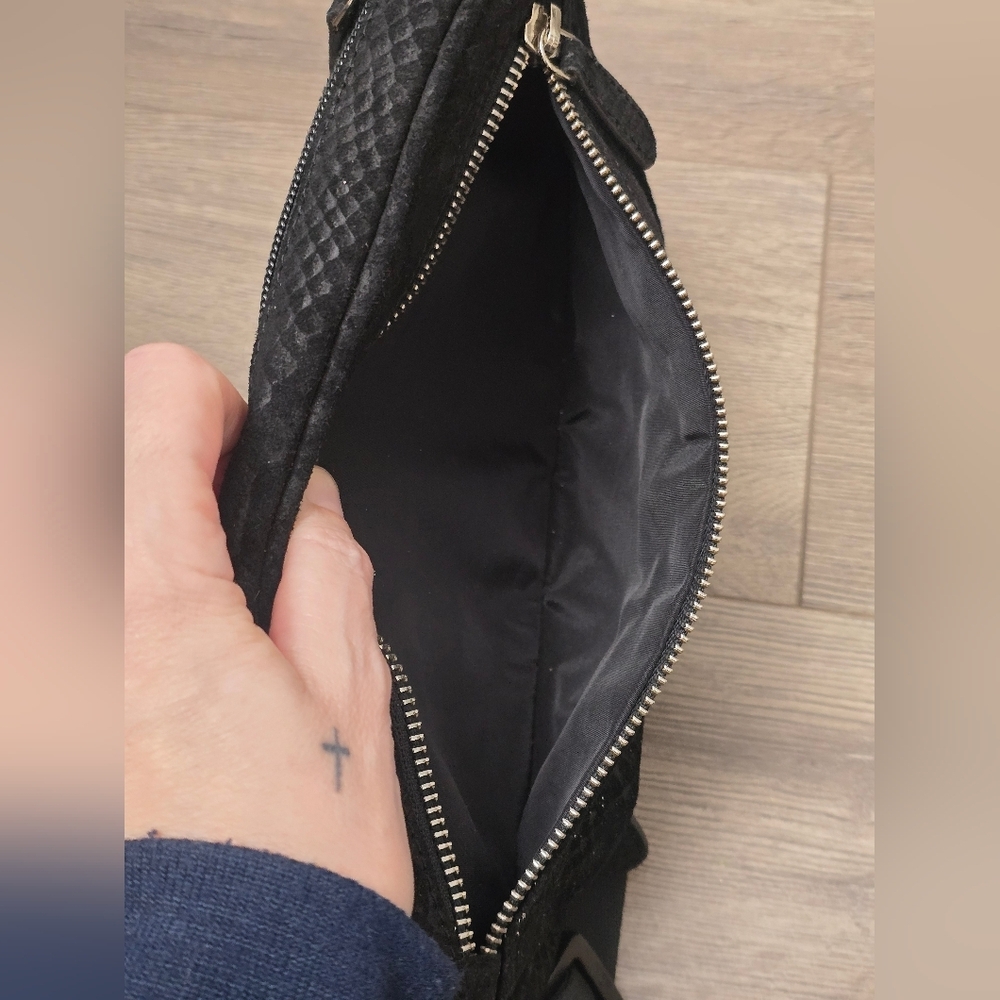 Global Generation Leather Fanny Bum Bag Black Snake Embossed Textured Travel - Picture 6 of 10